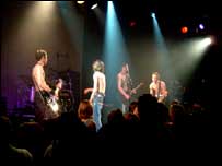 Stillbust on stage